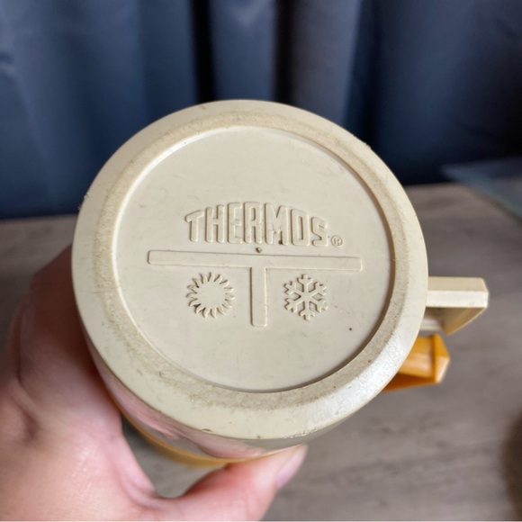 VINTAGE Mustard Yellow Thermos Vacuum Bottle Glass Lined Hot or Cold Drink Mug - Picture 5 of 10